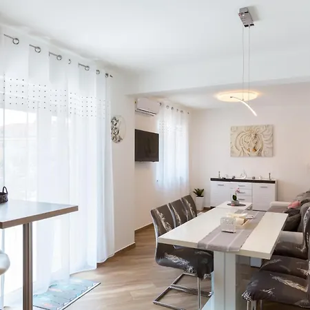 Brajdine 2 - As1 Veliki Apartament